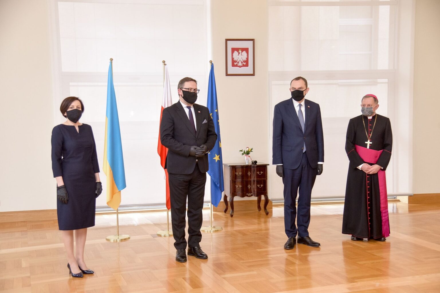 Ks. Marek Niedźwiecki z Lubaczowa z prezydenckim Złotym ...